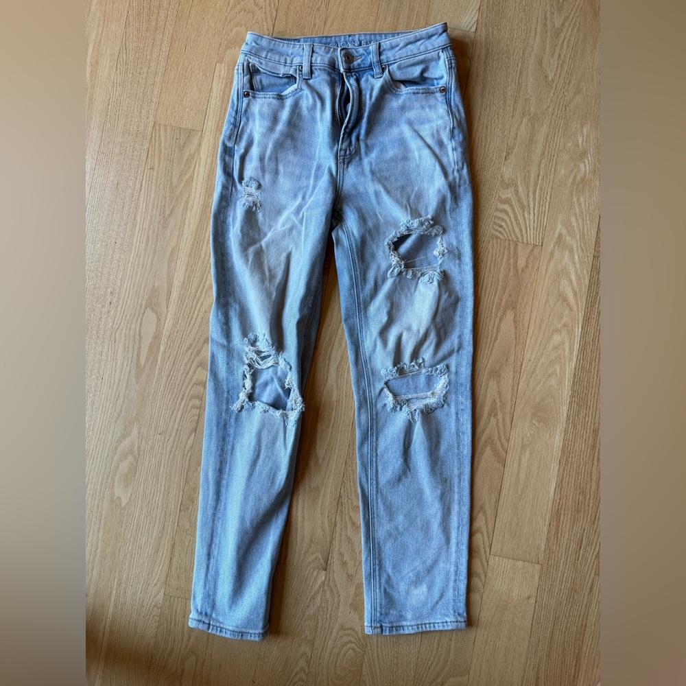American‎ Eagle Women’s Distressed Mom Stretchy Jean Size 2 Regular